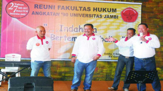 "Indahnya Bertemu Kembali", Taufik Waligar Didaulat Jadi Ketua Alumni FH Unja 90