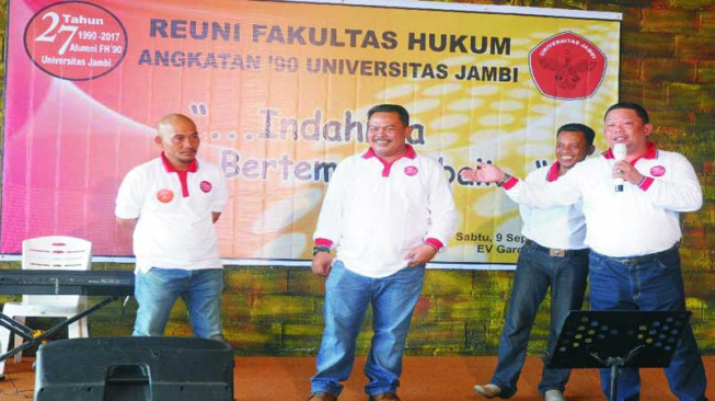 "Indahnya Bertemu Kembali", Taufik Waligar Didaulat Jadi Ketua Alumni FH Unja 90