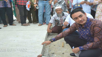 Zola Tinjau Pembangunan Jalan Perumahan Bungo Makmur