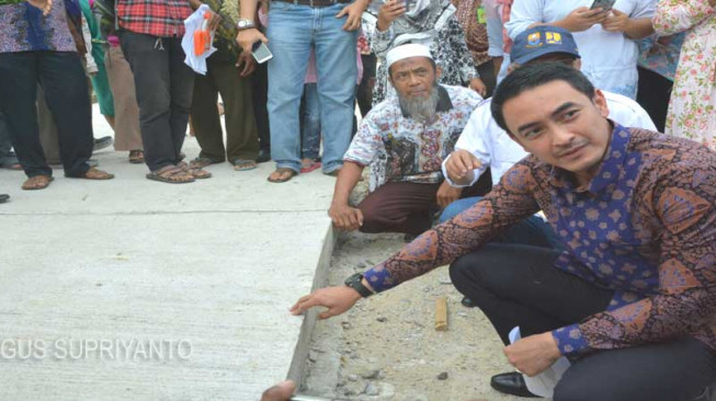 Zola Tinjau Pembangunan Jalan Perumahan Bungo Makmur