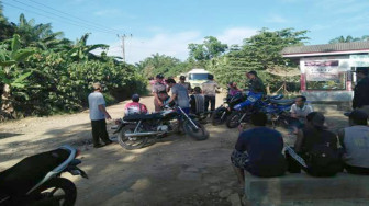 Ratusan Warga Sinar Gading Blokir Jalan