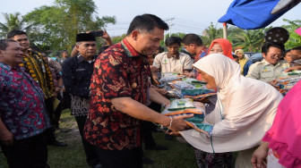 Wali Kota Kembali Salurkan Bantuan Pangan Non Tunai Bagi Keluarga Penerima Manfaat (KPM) Tahap II