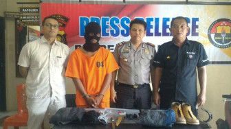 Pelaku Pembongkar Rumah Melawan Polisi Dengan Sebilah Pisau 