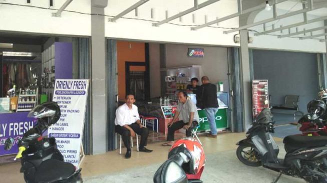 Pengen HP, Wanita Ini Mengaku Keponakan Sekda