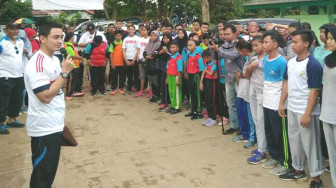 Zola Motivasi dan Bantuan SSB Gelora Karya