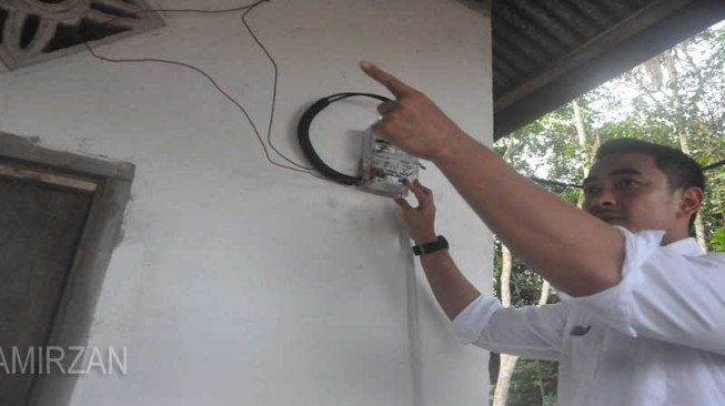 Gubernur Luncurkan 10 Desa Berlistrik di Rantau Rasau