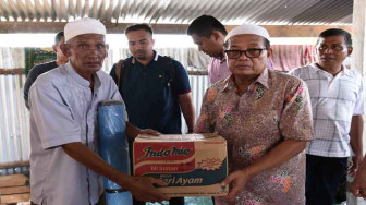 Wagub Serahkan Bantuan Korban Kebakaran Desa Simbur Naik
