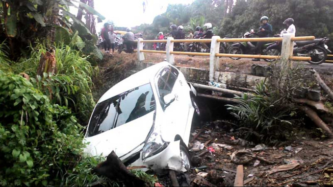 Supir Halusinasi, Avanza Terjun Bebas