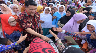 Langkah Cepat, Wali Kota Fasha Jemput Bola Salurkan e-KTP
