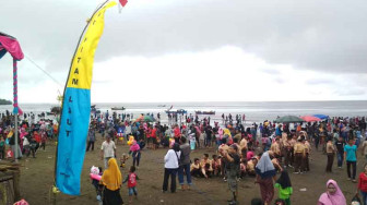 Menulis Daun dan Mandi Shafar Tradisi Warga Desa Air Hitam Laut