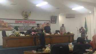 Malam Mati, Siang Nyala