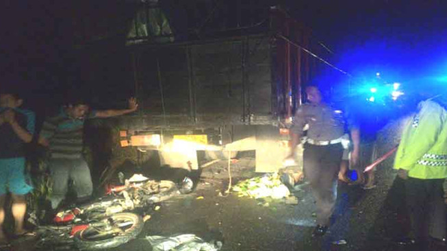 Tabrak Truk Rusak, Jon Tewas Seketika