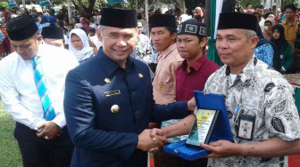 Serahkan Bantuan Baznas, Fasha Himbau Masyarakat Gemar Bayar Zakat