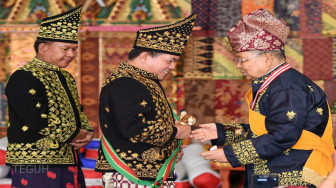 Bupati-Wabup Merangin Terima Gelar Kebesaran Adat Melayu Jambi