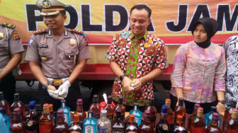 Polisi Sita Ribuan Botol Miras Seharga Miliaran Rupiah