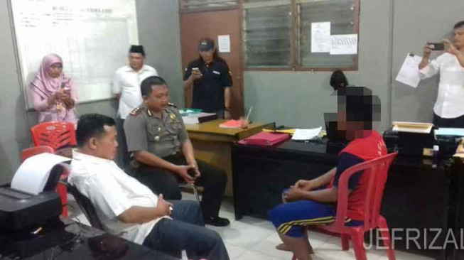 Diminta Bertobat, Pidos Menangis Dihadapan Bupati