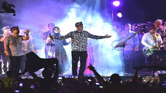 Masyarakat Tumpah Ruah Saksikan Malam Hiburan Rakyat