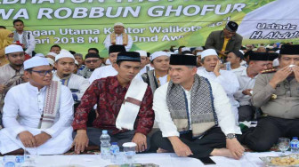 Lautan Massa Padati Tabligh Akbar Ustadz Abdul Somad di Kantor Wali Kota Jambi