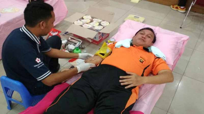 Kepolisian Gelar Donor Darah, Kapolda Ikut Menyumbang