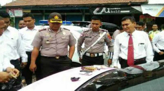 Sedan Ditinggal Pemiliknya, Polisi Temukan Ini...