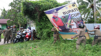 Tak Pandang Bulu, Semua Atribut Cabup Diturunkan