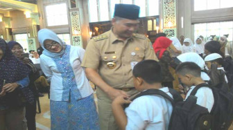 Walikota Fasha Berikan Bantuan SPP