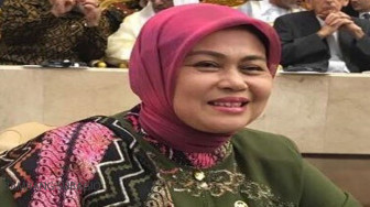 Hj Elviana: Zumi Zola Pribadinya Tertutup