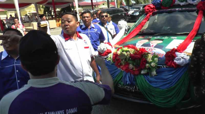 Kampanye Damai Diwarnai Protes