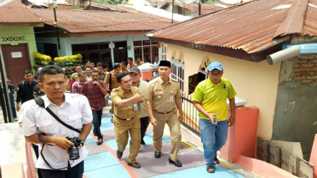 Kampung Kumuh Disulap Jadi Kampung Pelangi