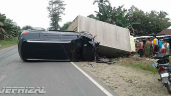 Mobil Box vs Minibus, Dua Orang Luka Berat