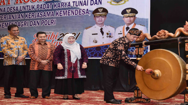 Zumi Zola : Upaya Menuntaskan Desa Tertinggal Menuju Desa Mandiri Pangan