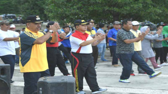 Pjs Bupati dan Sekda Ajak ASN Senam di Taman Batu