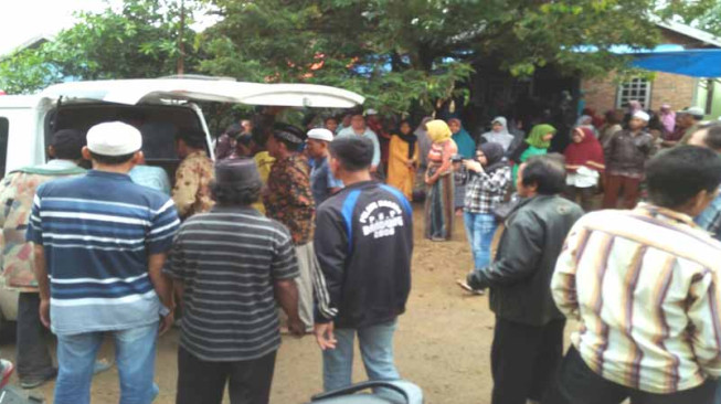 Tiba di Bungo, Jenazah Asna Disambut Isak Tangis