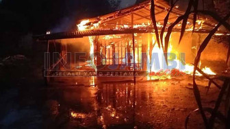 Ditinggal Pulang Kampung, Rumah Reki Ludes Terbakar