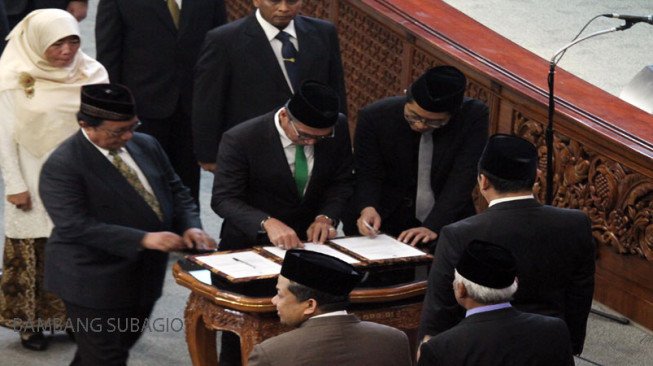 Gantikan LE, Ketua DPR Melantik Mafirion