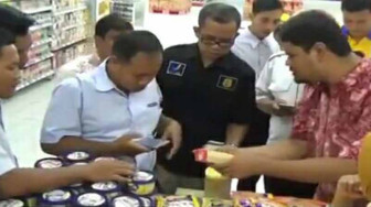 Sosis Babi Itu Ditempatkan Bersamaan dengan Makanan Lainnya