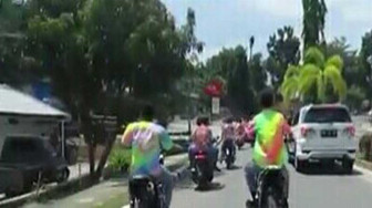 Corat-coret Baju Usai Mengikuti UN Tampaknya Tidak Bisa Dihilangkan