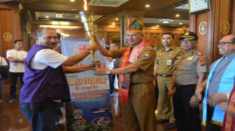 Sekda Apresiasi Kirab Obor Paskah Dengan Misi Perdamaian