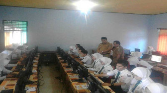 Wabup Tinjau UNBK SMP dan MTsN Kabupaten Sarolangun