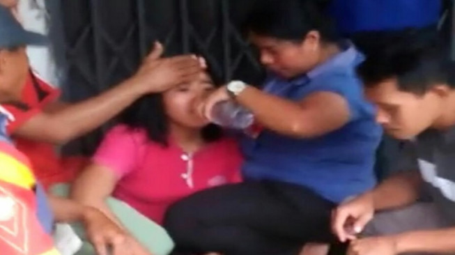 Setelah Novita Terbakar Hebat, Giliran Karyawati Tropi Kesurupan