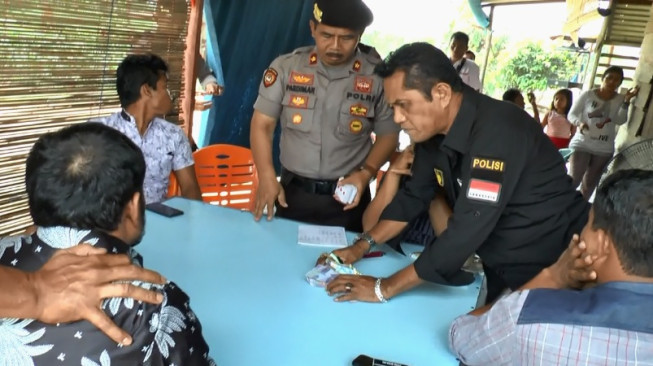 Asyik Main Judi Seorang IRT Diringkus Polisi