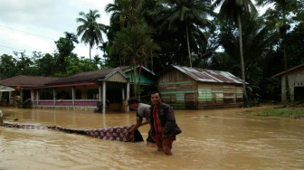 Satu Jembatan Putus Diterjang Banjing Bandang