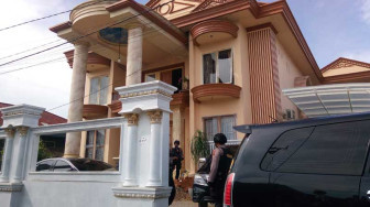 KPK Geledah Rumah Tim Pemenangan Zumi Zola