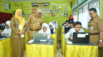 Pjs. Bupati dan Sekda Merangin Pantau UNBK SMP