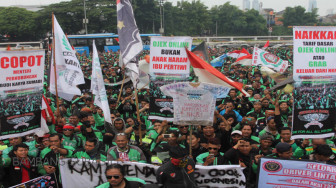 Ribuan Pengemudi Ojek Online Demo ke DPR