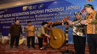 Plt Gubernur Himbau Warga Terapkan Pola Hidup Sehat