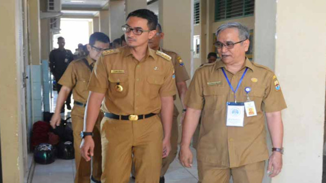 Zumi Zola Diberhentikan Sebagai Gubernur Jambi
