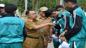 Sekda Merangin Lepas 72 Atlit Pelajar ke Popda