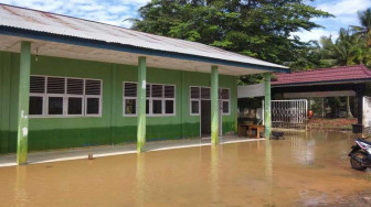 Sekolah di Kota Jambi Terendam Air