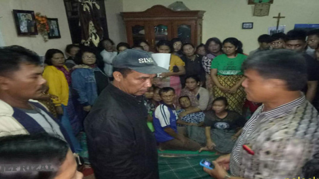 Duman Ditemukan Tewas Terhimpit Sepeda Motor